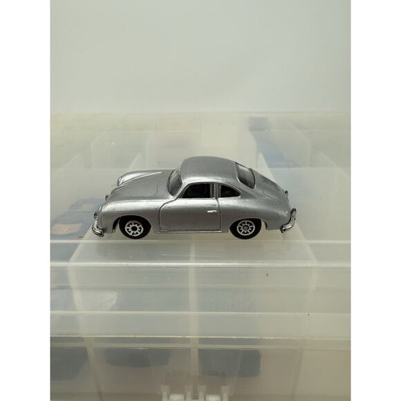 Porsche 356A Silver Sport Coupe Maisto 1/64 Die Cast Very Nice Condition - Picture 3 of 7